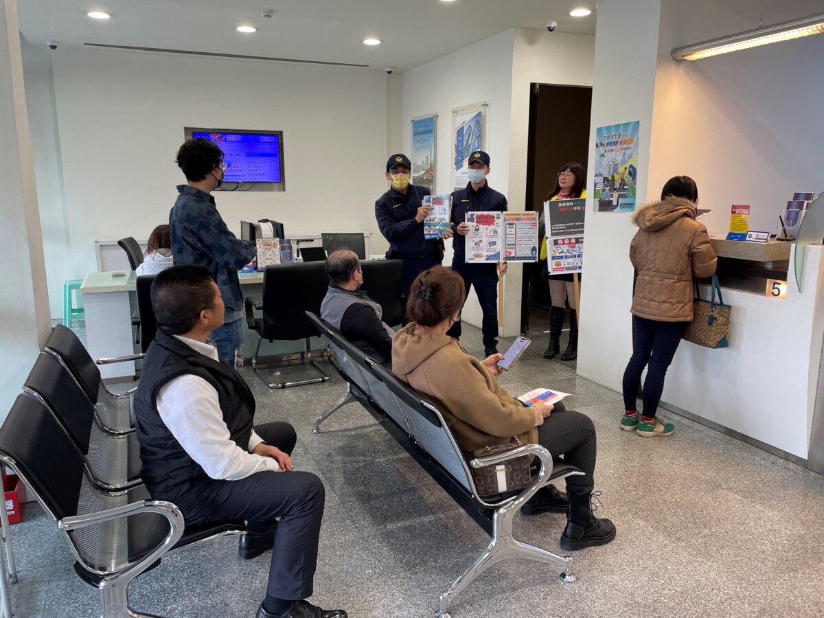 ▲春節期間警方提供護鈔服務，保障民眾存提款安全。