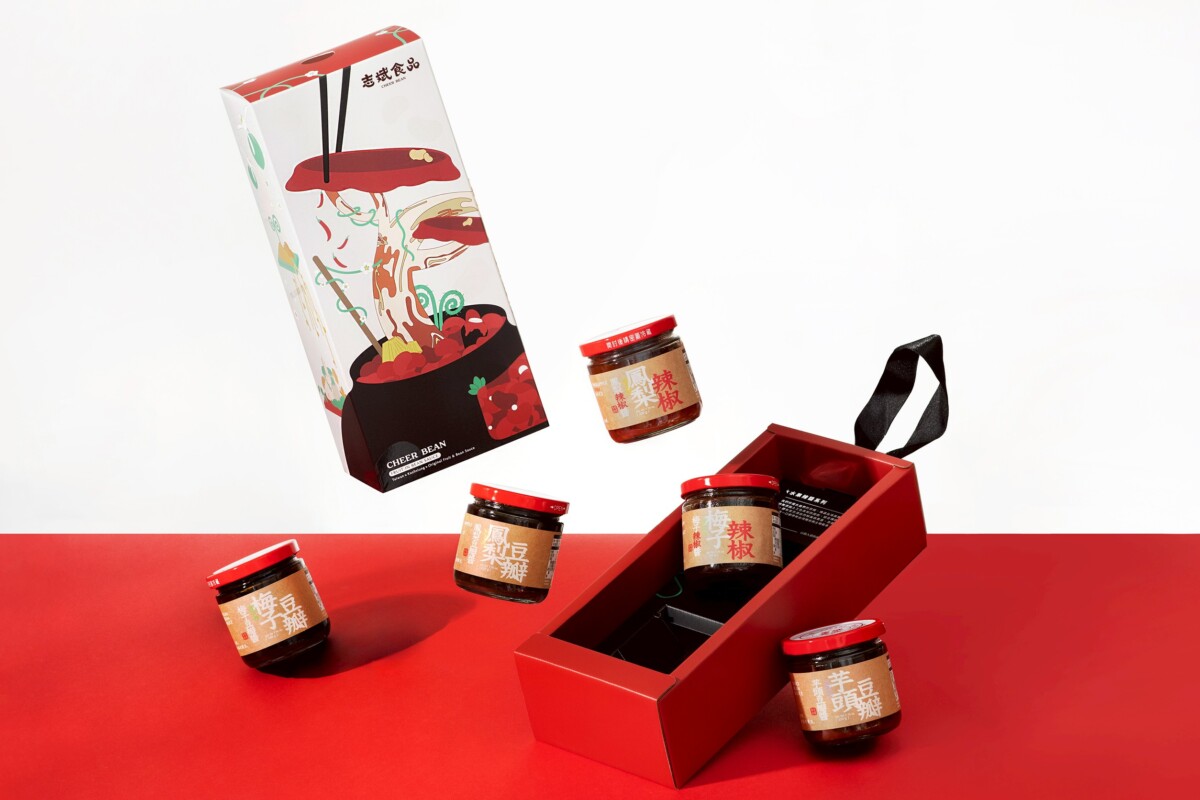 ▲「醬享果樂」禮盒以「志斌食品」品牌標準色結合高雄意象與品牌故事插畫，獲得經營團隊高度讚賞。